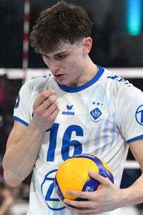 Simon Kohn (VfB Friedrichshafen, 16) beim Aufschlag, Aktion, Action,, 14.01.2026, Düren (Deutschland), Volleyball, 1. Bundesliga Männer, SWD Powervolleys Düren - VfB Friedrichshafen