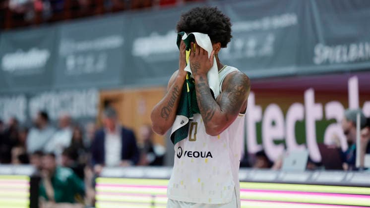Im Bild: Enttaeuschung bei Rickey McGill (Patrioti Levice, 0) 14.01.2026, Fitness First Wuerzburg Baskets vs. Patrioti Levice, Basketball Champions League, Play-Ins, Spiel 3, Deutschland, 97072, tectake-Arena Wuerzburg, Copyright: HMBxMedia xJulienxBecker