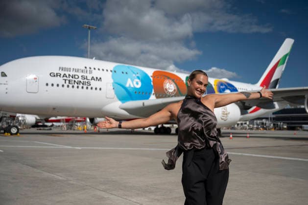 TENNIS ARYNA SABALENKA EMIRATES, World 1 tennis champion Aryna Sabalenka poses in front of an A380 sporting a special livery for the Australian Open during an Emirates Airlines promotional event at Melbourne Airport, in Melbourne, Thursday, January 15, 2026. ( NO ARCHIVING, EDITORIAL USE ONLY Melbourne Victoria Australia  Copyright: xJayxKoglerx 20260115157262908702