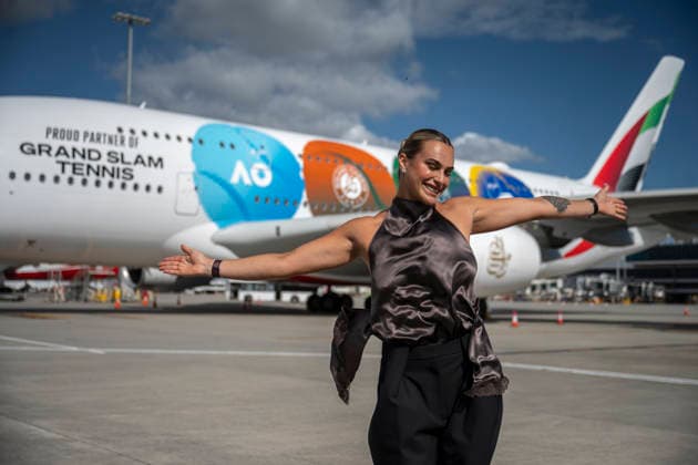 TENNIS ARYNA SABALENKA EMIRATES, World 1 tennis champion Aryna Sabalenka poses in front of an A380 sporting a special livery for the Australian Open during an Emirates Airlines promotional event at Melbourne Airport, in Melbourne, Thursday, January 15, 2026. ( NO ARCHIVING, EDITORIAL USE ONLY Melbourne Victoria Australia  Copyright: xJayxKoglerx 20260115167394362900