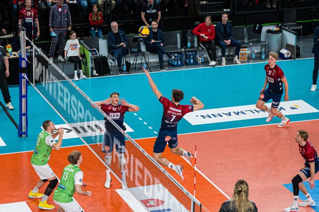 Volleyball I Herren I Saison 2025-2026 I Bundesliga I SVG Lüneburg - TSV Haching München I 14.01.2026 Joscha Kunstmann (7, SVG Lüneburg) Im Angriff nach Zuspiel von Santeri Riku Matias Välimaa (12, SVG Lüneburg) Copyright: xLobeca Björn-OlexKehmx