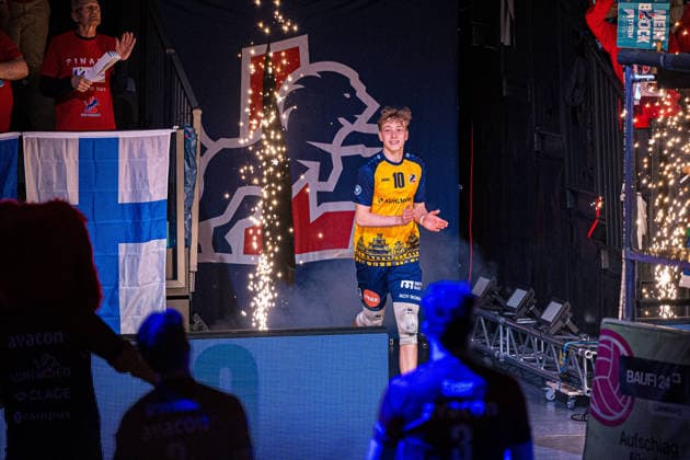 Volleyball I Herren I Saison 2025-2026 I Bundesliga I SVG Lüneburg - TSV Haching München I 14.01.2026 Joris Backhaus (10, SVG Lüneburg) beim Einlaufen Copyright: xLobeca Björn-OlexKehmx
