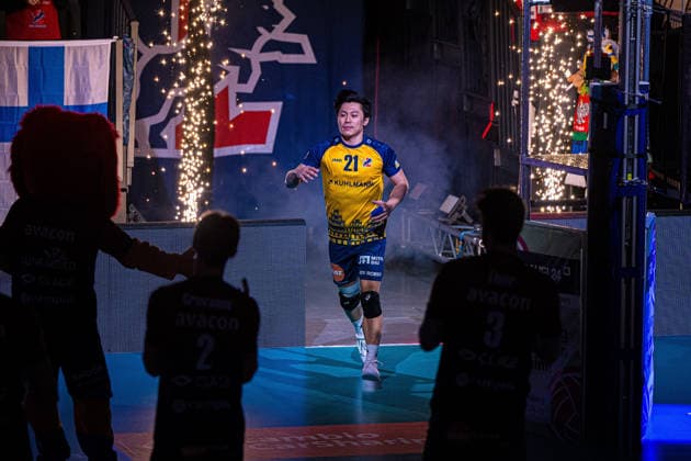 Volleyball I Herren I Saison 2025-2026 I Bundesliga I SVG Lüneburg - TSV Haching München I 14.01.2026 Sho Takahashi (21, SVG Lüneburg) beim Einlaufen Copyright: xLobeca Björn-OlexKehmx