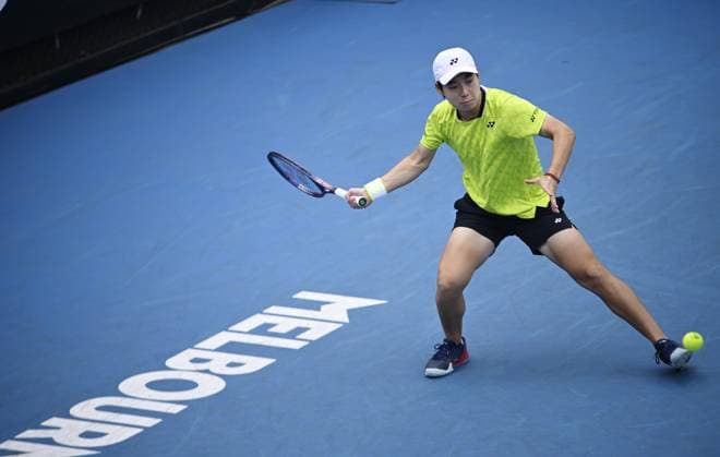 (260115) -- MELBOURNE, Jan. 15, 2026 -- Bai Zhuoxuan of China hits a return during the women s singles qualifying final round match against Darja Vidmanova of the Czech Republic at Australian Open tennis tournament in Melbourne, Australia, Jan. 15, 2026. (Photo by Xinhua) (SP)AUSTRALIA-MELBOURNE-TENNIS-AUSTRALIAN OPEN-WOMEN S SINGLES-QUALIFYING WangxShen 