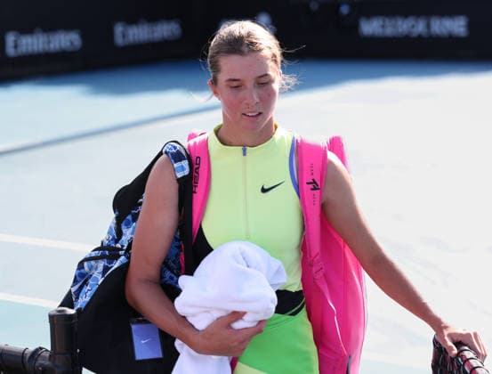 Lilli Tagger (AUT) verlaesst den Platz nach der Niederlage, Australian Open 2026 Qualifikation, Melbourne Park. Melbourne, Victoria, Australia. Copyright: xJuergenxHasenkopfx