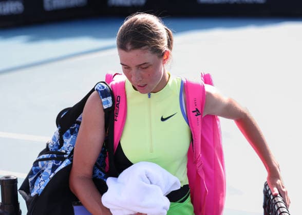 Lilli Tagger (AUT) verlaesst den Platz nach der Niederlage, Australian Open 2026 Qualifikation, Melbourne Park, Melbourne Park, Melbourne, Victoria, Australia. Copyright: xJuergenxHasenkopfx