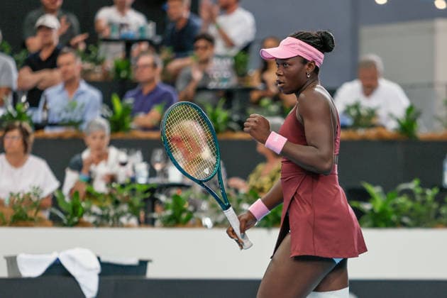 January 15, 2026, Adelaide, South Australia, Australia: VICTORIA MBOKO of Canada in action in her quarter final win over M. KEYS of USA 6:4, 4:6, 6:2, during the 2026 Adelaide International Tennis Tournament Adelaide Australia - ZUMAw216 20260115_zsp_w216_078 Copyright: xMarkxWilloughbyx