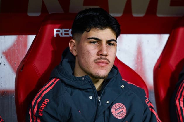 14.01.2026, Fussball 1. Bundesliga 2025 2026, 17. Spieltag, 1.FC Köln - FC Bayern München, im Rhein-Energie-Stadion Köln. Felipe Chavez (FC Bayern München),