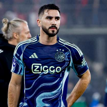Josip Sutalo of AFC Ajax looks dejected after the final whistle AZ Alkmaar v AFC Ajax, Dutch KNVB Beker, AZ Alkmaar v Ajax, AFAS Stadion, January 14, 2026, Alkmaar, Netherlands.