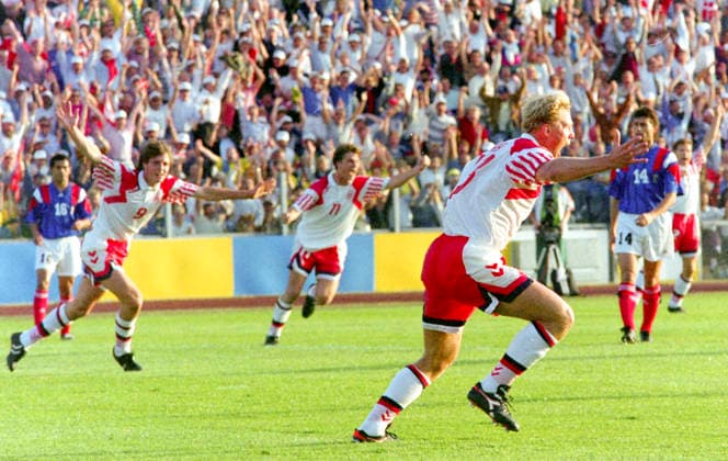 920617 Football, UEFA EURO, EM, Europameisterschaft,Fussball 1992, Group 1, Denmark - France 2-1: Denmarks Henrik Larsen celebrates his 1-0 goal. Photo: BILDBYRAN M027_08 M025_08 scanx fotboll em em92 em 92 em 1992 em1992 danmark frankrike bbeng dia football soccer sverige sweden denmark v france group 1 euro uefa euro 1992 euro1992 euro92 european championships europamâˆöÂßsterskap malmo stadium malmâˆöâˆ‚ malmo june 17 1992 m027_08 bildbyrâˆö¢n *** 920617 Football, Uefa EURO 1992, Group 1, Denmark France 2 1 Denmarks Henrik Larsen celebrates his 1 0 goal Photo BILDBYRAN M027 08 M025 08 scanx fotboll em em92 em 92 em 1992 em1992 danmark frankrike bbeng dia football soccer sverige sweden denmark v france group 1 euro uefa euro 1992 euro1992 euro92 european championships europamâˆöÂßsterskap malmo stadium malmâˆöâˆ malmo june 17 1992 m027 08 bildbyrâˆö¢n  Copyright: BILDBYRAN BB920617BB093