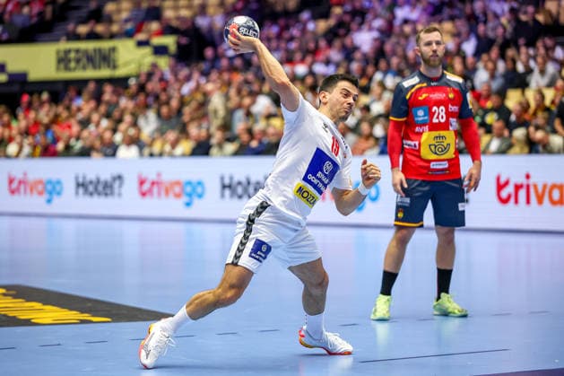 15.01.2026, Handball, Men s EHF EURO 2026, Spanien - Serbien, Jyske Bank Boxen in Herning, Dänemark, Preliminary Round: Siebenmeter Wurf Nemanja Ilic (Serbien 19) Dänemark