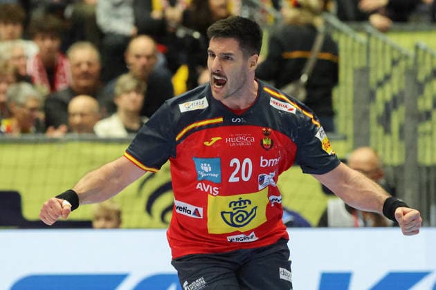 Spanien - Serbien, EHF EM 2026 Abel Serdio Guntin (Spanien, 20) läuft jubelnd zurück in die eigene Hälfte. Handball EHF Europameisterschaft, Länderspiel zwischen Spanien und Serbien am 15. Januar 2026 in Herning (Dänemark)., Herning Dänemark Jyske Bank Boxen