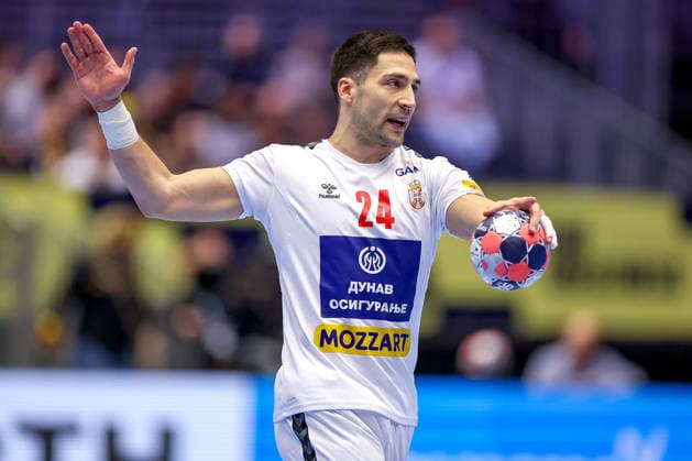 15.01.2026, Handball, Men s EHF EURO 2026, Spanien - Serbien, Jyske Bank Boxen in Herning, Dänemark, Preliminary Round: Lazar Kukic (Serbien 24) Dänemark