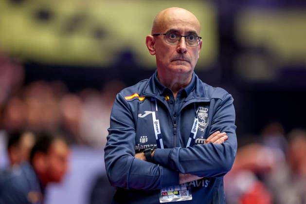 15.01.2026, Handball, Men s EHF EURO 2026, Spanien - Serbien, Jyske Bank Boxen in Herning, Dänemark, Preliminary Round: Headcoach Jordi Ribera Romans (Espania hc) gestikulierend am Spielfeldrand Dänemark