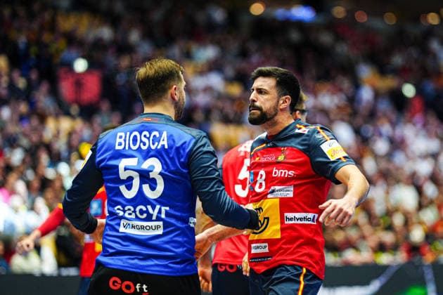 Torjubel Ignacio Biosca (Spanien, 53) und Ian Tarrafeta (Spanien, 09) DEN, Spanien vs. Serbien, Handball, EHF Europameisterschaft 2026, Gruppe A, Spieltag 1, 15.01.2026 DEN, Spanien vs. Serbien, Handball, EHF Europameisterschaft 2026, Gruppe A, Spieltag 1, 15.01.2026 Herning Copyright: xEibner-Pressefoto MarcelxvonxFehrnx EP_MFN