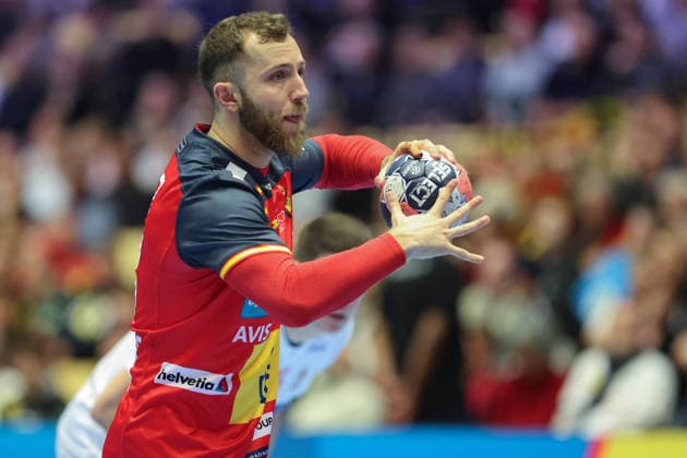 Spanien - Serbien, EHF EM 2026 Siebenmeter durch Aleix Gomez Abello (Spanien, 28). Handball EHF Europameisterschaft, Länderspiel zwischen Spanien und Serbien am 15. Januar 2026 in Herning (Dänemark)., Herning Dänemark Jyske Bank Boxen