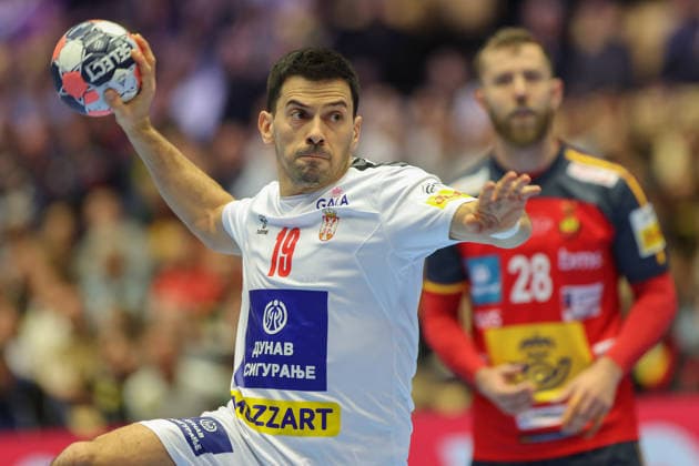Spanien - Serbien, EHF EM 2026 Nemanja Ilic (Serbien, 19) beim Siebenmeter. Handball EHF Europameisterschaft, Länderspiel zwischen Spanien und Serbien am 15. Januar 2026 in Herning (Dänemark)., Herning Dänemark Jyske Bank Boxen