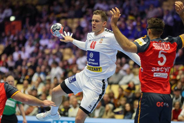 Spanien - Serbien, EHF EM 2026 Antonio Serradilla Cuenca (Spanien, 5) verteidigt gegen Stefan Dodic (Serbien, 40). Handball EHF Europameisterschaft, Länderspiel zwischen Spanien und Serbien am 15. Januar 2026 in Herning (Dänemark)., Herning Dänemark Jyske Bank Boxen