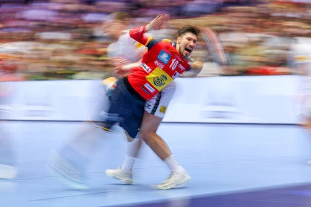 15.01.2026, Handball, Men s EHF EURO 2026, Spanien - Serbien, Jyske Bank Boxen in Herning, Dänemark, Preliminary Round: Dynamic Feature Speedshot longtimeexposure fighting Dynamic Dänemark *** 15 01 2026, Handball, Men s EHF EURO 2026, Spain Serbia, Jyske Bank Boxen in Herning, Denmark, Preliminary Round Dynamic Feature Speedshot longtimeexposure fighting Dynamic Denmark