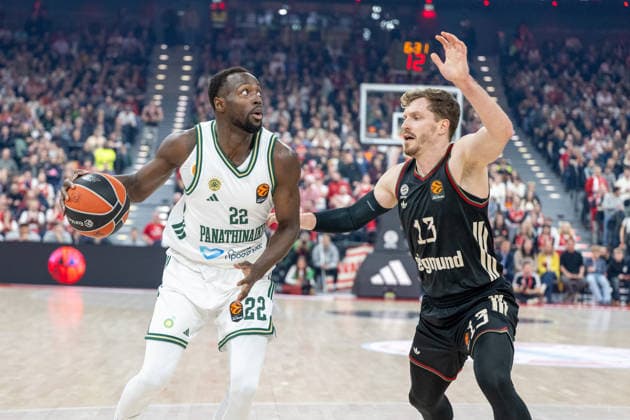 Jerian Grant 22 (Panathinaikos Aktor Athen) im Zweikampf mit Andreas Obst 13 (FC Bayern Basketball), FC Bayern Basketball vs. Panathinaikos Aktor Athen, EuroLeague 22. Spieltag, 15.01.2026 Muenchen Bayern Deutschland