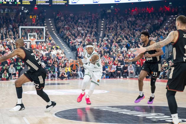 Isiaha Mike 22 (FC Bayern Basketball), Richaun Holmes 8 (Panathinaikos Aktor Athen), David McCormack 33 (FC Bayern Basketball), FC Bayern Basketball vs. Panathinaikos Aktor Athen, EuroLeague 22. Spieltag, 15.01.2026 Muenchen Bayern Deutschland