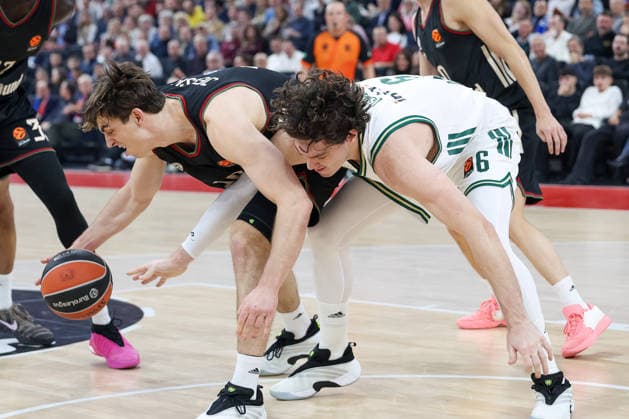 Justinian Jessup (FC Bayern Basketball, 10) mit Cedi Osman (Panathinaikos AKTOR Athen, 06), GER, FC Bayern Basketball vs. Panathinaikos AKTOR Athen, Basketball, Euroleague, 22. Spieltag, Saison 2025 2026, 15.01.2026, GER, FC Bayern Basketball vs. Panathinaikos AKTOR Athen, Basketball, Euroleague, 22. Spieltag, Saison 2025 2026, 15.01.2026 Muenchen Copyright: xEibner-Pressefoto JennixMaulx EP_JML