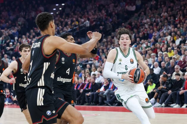 Cedi Osman (Panathinaikos AKTOR Athen, 06) mit Oscar da Silva (FC Bayern Basketball, 01) und Xavier Rathan-Mayes (FC Bayern Basketball, 04), GER, FC Bayern Basketball vs. Panathinaikos AKTOR Athen, Basketball, Euroleague, 22. Spieltag, Saison 2025 2026, 15.01.2026, GER, FC Bayern Basketball vs. Panathinaikos AKTOR Athen, Basketball, Euroleague, 22. Spieltag, Saison 2025 2026, 15.01.2026 Muenchen Copyright: xEibner-Pressefoto JennixMaulx EP_JML
