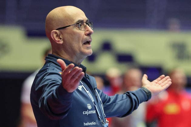 Spanien - Serbien, EHF EM 2026 Trainer Jordi Ribera (Spanien). Handball EHF Europameisterschaft, Länderspiel zwischen Spanien und Serbien am 15. Januar 2026 in Herning (Dänemark)., Herning Dänemark Jyske Bank Boxen