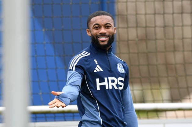 Moussa Sylla ( Schalke 04 ) gestikuliert. GER, Fussball, Zweite Bundesliga, Training, Schalke 04 Saison 2025 26, 15.01.2026 DFL DFB REGULATIONS PROHIBIT ANY USE OF PHOTOGRAPHS AS IMAGE SEQUENCES AND OR QUASI-VIDEO GER, Fussball, Zweite Bundesliga, Training, Schalke 04 Saison 2025 26, 15.01.2026 Gelsenkirchen *** Moussa Sylla Schalke 04 gestures GER, Football, Second Bundesliga, Training, Schalke 04 Season 2025 26, 15 01 2026 DFL DFB REGULATIONS PROHIBIT ANY USE OF PHOTOGRAPHS AS IMAGE SEQUENCES AND OR QUASI VIDEO GER, Football, Second Bundesliga, Training, Schalke 04 Season 2025 26, 15 01 2026 Gelsenkirchen Copyright: xEibner-Pressefoto ThomasxThienelx EP_TTL