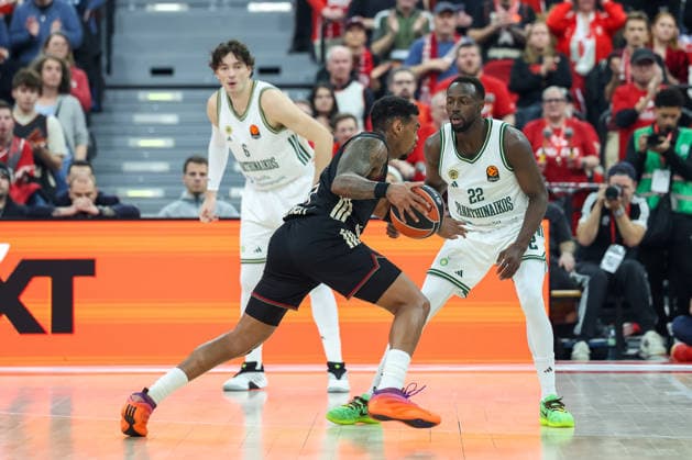 Xavier Rathan-Mayes (FC Bayern Basketball, 04) mit Jerian Grant (Panathinaikos AKTOR Athen, 22) und Cedi Osman (Panathinaikos AKTOR Athen, 06), GER, FC Bayern Basketball vs. Panathinaikos AKTOR Athen, Basketball, Euroleague, 22. Spieltag, Saison 2025 2026, 15.01.2026, GER, FC Bayern Basketball vs. Panathinaikos AKTOR Athen, Basketball, Euroleague, 22. Spieltag, Saison 2025 2026, 15.01.2026 Muenchen Copyright: xEibner-Pressefoto JennixMaulx EP_JML