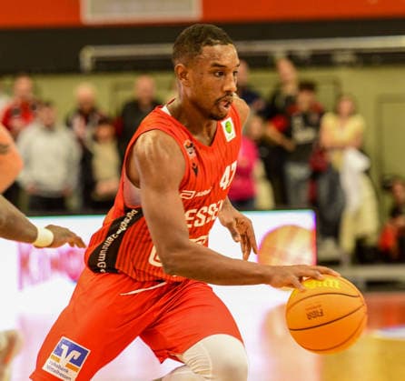Abu Kigab 2.Bundesliga Pro A, 18. Spieltag, 46ers, Basketball, Basketball Saison 2025 2026, BBL, Deutschland, Gießen 46ers Artland Dragons, Gießen in rot, Herren, Dragons in weiß