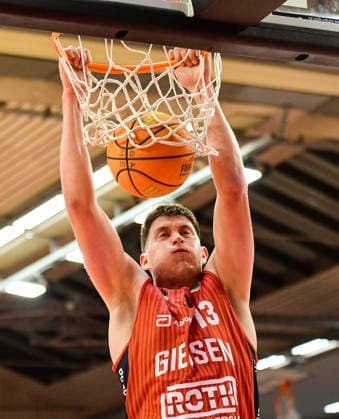 2.Bundesliga Pro A, 18. Spieltag, 46ers, Basketball, Basketball Saison 2025 2026, BBL, Deutschland, Gießen 46ers Artland Dragons, Gießen in rot, Herren, Dragons in weiß