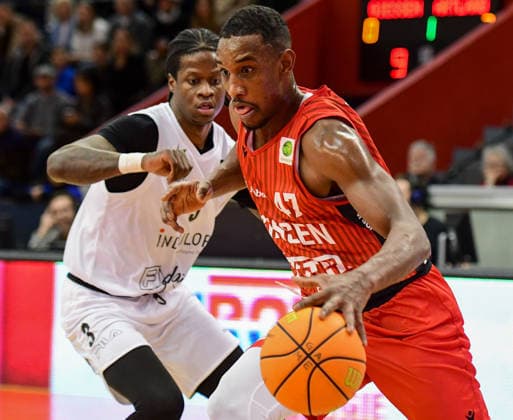 Abu Kigab 2.Bundesliga Pro A, 18. Spieltag, 46ers, Basketball, Basketball Saison 2025 2026, BBL, Deutschland, Gießen 46ers Artland Dragons, Gießen in rot, Herren, Dragons in weiß