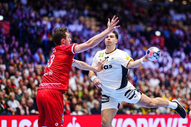 Wurf Tor Renars Uscins (Deutschland, 23) DEN, Deutschland vs. Oesterreich, Handball, EHF Europameisterschaft 2026, Gruppe A, Spieltag 1, 15.01.2026 DEN, Deutschland vs. Oesterreich, Handball, EHF Europameisterschaft 2026, Gruppe A, Spieltag 1, 15.01.2026 Herning Copyright: xEibner-Pressefoto MarcelxvonxFehrnx EP_MFN