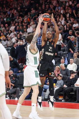 Isiaha Mike (FC Bayern Basketball, 22) mit Juancho Hernangomez (Panathinaikos AKTOR Athen, 41), GER, FC Bayern Basketball vs. Panathinaikos AKTOR Athen, Basketball, Euroleague, 22. Spieltag, Saison 2025 2026, 15.01.2026, GER, FC Bayern Basketball vs. Panathinaikos AKTOR Athen, Basketball, Euroleague, 22. Spieltag, Saison 2025 2026, 15.01.2026 Muenchen Copyright: xEibner-Pressefoto JennixMaulx EP_JML