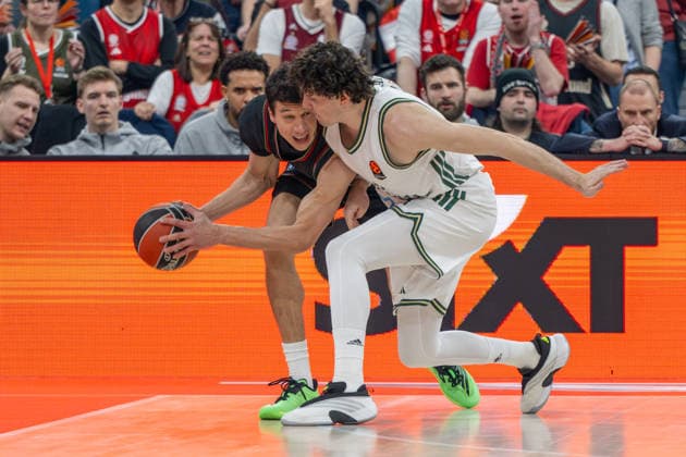 Vladimir Lucic 11 (FC Bayern Basketball) im Zweikampf mit Cedi Osman 6 (Panathinaikos Aktor Athen), FC Bayern Basketball vs. Panathinaikos Aktor Athen, EuroLeague 22. Spieltag, 15.01.2026 Muenchen Bayern Deutschland