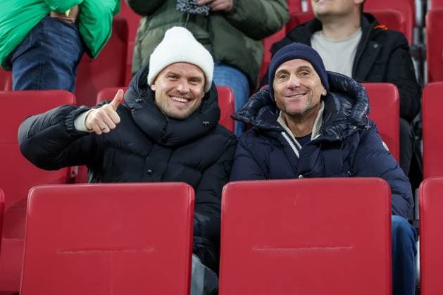 Philipp Max mit seinem Schwiegervater, FC Augsburg vs. 1. FC Union Berlin, Fussball, 1. Bundesliga, 17. Spieltag, 15.01.2026 DFB regulations prohibit any use of photographs as image sequences and or quasi-video Augsburg Bayern Deutschland *** Philipp Max with his father-in-law, FC Augsburg vs 1 FC Union Berlin, Football, 1 Bundesliga, 17 Matchday, 15 01 2026 DFB regulations prohibit any use of photographs as image sequences and or quasi video Augsburg Bayern Germany Copyright: xkolbert-press ChristianxKolbertx