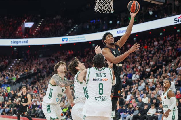 David McCormack (FC Bayern Basketball, 33) mit Richaun Holmes (Panathinaikos AKTOR Athen, 08), GER, FC Bayern Basketball vs. Panathinaikos AKTOR Athen, Basketball, Euroleague, 22. Spieltag, Saison 2025 2026, 15.01.2026, GER, FC Bayern Basketball vs. Panathinaikos AKTOR Athen, Basketball, Euroleague, 22. Spieltag, Saison 2025 2026, 15.01.2026 Muenchen Copyright: xEibner-Pressefoto JennixMaulx EP_JML