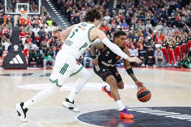 Xavier Rathan-Mayes (FC Bayern Basketball, 04) mit Cedi Osman (Panathinaikos AKTOR Athen, 06), GER, FC Bayern Basketball vs. Panathinaikos AKTOR Athen, Basketball, Euroleague, 22. Spieltag, Saison 2025 2026, 15.01.2026, GER, FC Bayern Basketball vs. Panathinaikos AKTOR Athen, Basketball, Euroleague, 22. Spieltag, Saison 2025 2026, 15.01.2026 Muenchen Copyright: xEibner-Pressefoto JennixMaulx EP_JML