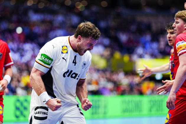 Jubel Johannes Golla (Deutschland, 04) DEN, Deutschland vs. Oesterreich, Handball, EHF Europameisterschaft 2026, Gruppe A, Spieltag 1, 15.01.2026 DEN, Deutschland vs. Oesterreich, Handball, EHF Europameisterschaft 2026, Gruppe A, Spieltag 1, 15.01.2026 Herning Copyright: xEibner-Pressefoto MarcelxvonxFehrnx EP_MFN