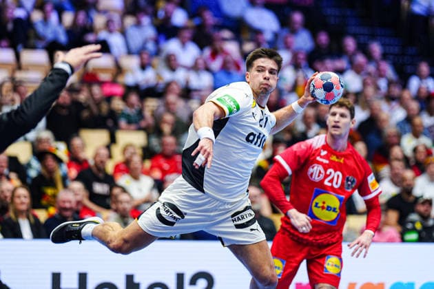 Wurf Tor Renars Uscins (Deutschland, 23) DEN, Deutschland vs. Oesterreich, Handball, EHF Europameisterschaft 2026, Gruppe A, Spieltag 1, 15.01.2026 DEN, Deutschland vs. Oesterreich, Handball, EHF Europameisterschaft 2026, Gruppe A, Spieltag 1, 15.01.2026 Herning Copyright: xEibner-Pressefoto MarcelxvonxFehrnx EP_MFN