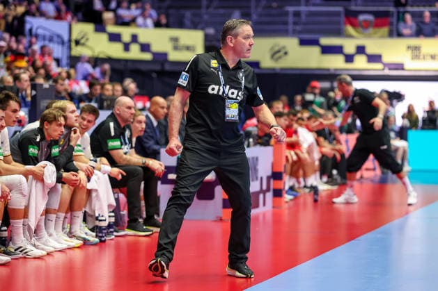 15.01.2026, Handball, Men s EHF EURO 2026, Deutschland - Östereich, Jyske Bank Boxen in Herning, Dänemark, Preliminary Round: Headcoach Alfred Gislason (Germany hc) gestikulierend am Spielfeldrand Dänemark