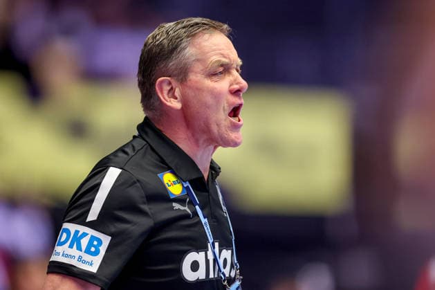 15.01.2026, Handball, Men s EHF EURO 2026, Deutschland - Östereich, Jyske Bank Boxen in Herning, Dänemark, Preliminary Round: Headcoach Alfred Gislason (Germany hc) gestikulierend am Spielfeldrand Dänemark