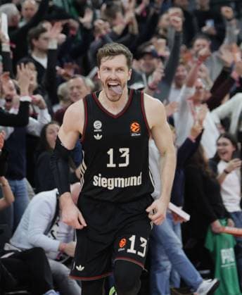 Jubel . . . Bayerns 13 Andreas OBST. Basketball: Bayern - Panathinaikos Athen. Euroleague, FC Bayern Basketball - Panathinaikos AKTOR Athen, Runde 22, Saison 2025-2026, am 15.01.2026 in Muenchen, S A P G A R D E N, Deutschland. Quelle Copyright Credit : Oryk HAIST