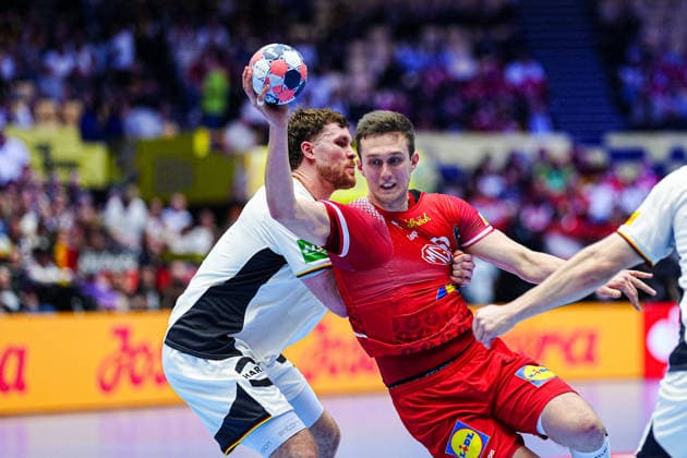 Johannes Golla (Deutschland, 04), Nikola Bilyk (Oesterreich, 53) DEN, Deutschland vs. Oesterreich, Handball, EHF Europameisterschaft 2026, Gruppe A, Spieltag 1, 15.01.2026 DEN, Deutschland vs. Oesterreich, Handball, EHF Europameisterschaft 2026, Gruppe A, Spieltag 1, 15.01.2026 Herning Copyright: xEibner-Pressefoto MarcelxvonxFehrnx EP_MFN