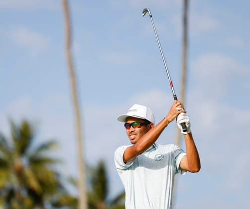 January 15, 2026, Honolulu, Hawaii, USA: ANSON CABELLO tees off from the 11th tee box during Round 1 of the 2026 Sony Open in Honolulu, Hawaii on January 15, 2026. Honolulu USA - ZUMAm310 20260115_zsp_m310_012 Copyright: xElliotxMilesx