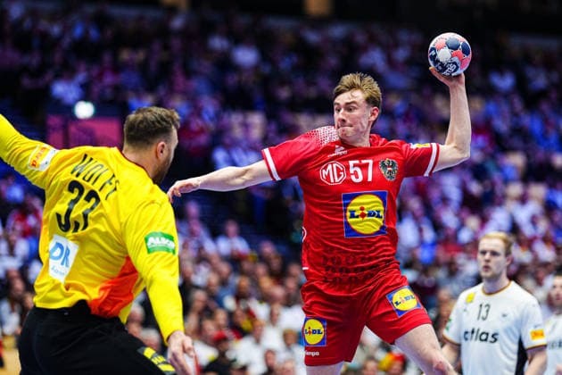 Wurf Tor Jakob Nigg (Oesterreich, 57), Andreas Wolff (Deutschland, 33) DEN, Deutschland vs. Oesterreich, Handball, EHF Europameisterschaft 2026, Gruppe A, Spieltag 1, 15.01.2026 DEN, Deutschland vs. Oesterreich, Handball, EHF Europameisterschaft 2026, Gruppe A, Spieltag 1, 15.01.2026 Herning *** Throw Goal Jakob Nigg Austria, 57 , Andreas Wolff Germany, 33 DEN, Germany vs Austria, Handball, EHF European Championship 2026, Group A, Matchday 1, 15 01 2026 DEN, Germany vs Austria, Handball, EHF European Championship 2026, Group A, Matchday 1, 15 01 2026 Herning Copyright: xEibner-Pressefoto MarcelxvonxFehrnx EP_MFN