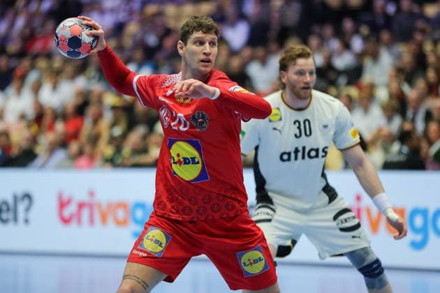 Deutschland - Österreich, EHF EM 2026 Sebastian Frimmel (Österreich, 20) beim Siebenmeter. Handball EHF Europameisterschaft, Länderspiel zwischen Deutschland und Österreich am 15. Januar 2026 in Herning (Dänemark)., Herning Dänemark Jyske Bank Boxen