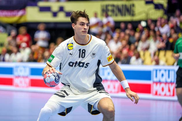 15.01.2026, Handball, Men s EHF EURO 2026, Deutschland - Östereich, Jyske Bank Boxen in Herning, Dänemark, Preliminary Round: Julian Köster (Germany 18) Dänemark