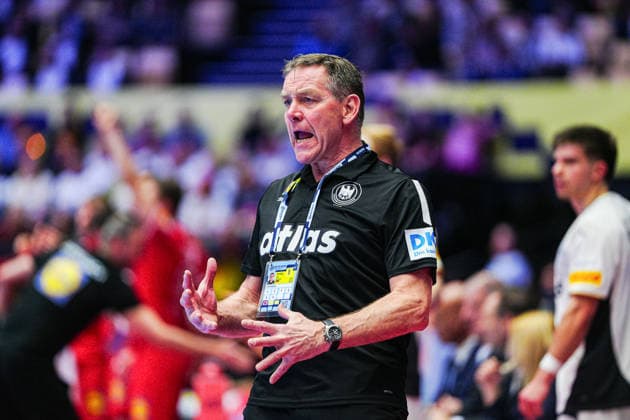 Alfred Gislason (Deutschland, Trainer sauer auf David Spaeth (Deutschland, 01) DEN, Deutschland vs. Oesterreich, Handball, EHF Europameisterschaft 2026, Gruppe A, Spieltag 1, 15.01.2026 DEN, Deutschland vs. Oesterreich, Handball, EHF Europameisterschaft 2026, Gruppe A, Spieltag 1, 15.01.2026 Herning *** Alfred Gislason Germany, Coach angry at David Spaeth Germany, 01 DEN, Germany vs. Austria, Handball, EHF European Championship 2026, Group A, Matchday 1, 15 01 2026 DEN, Germany vs. Austria, Handball, EHF European Championship 2026, Group A, Matchday 1, 15 01 2026 Herning Copyright: xEibner-Pressefoto MarcelxvonxFehrnx EP_MFN